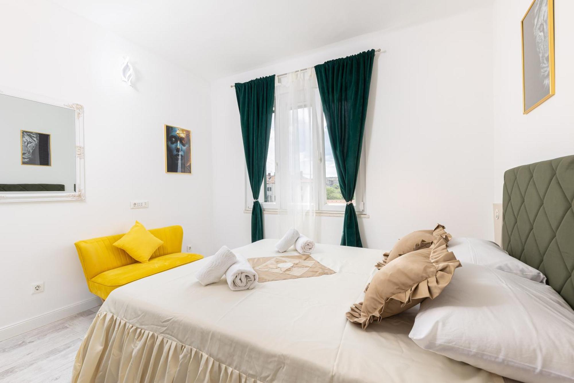 Lions Suites Split Buitenkant foto