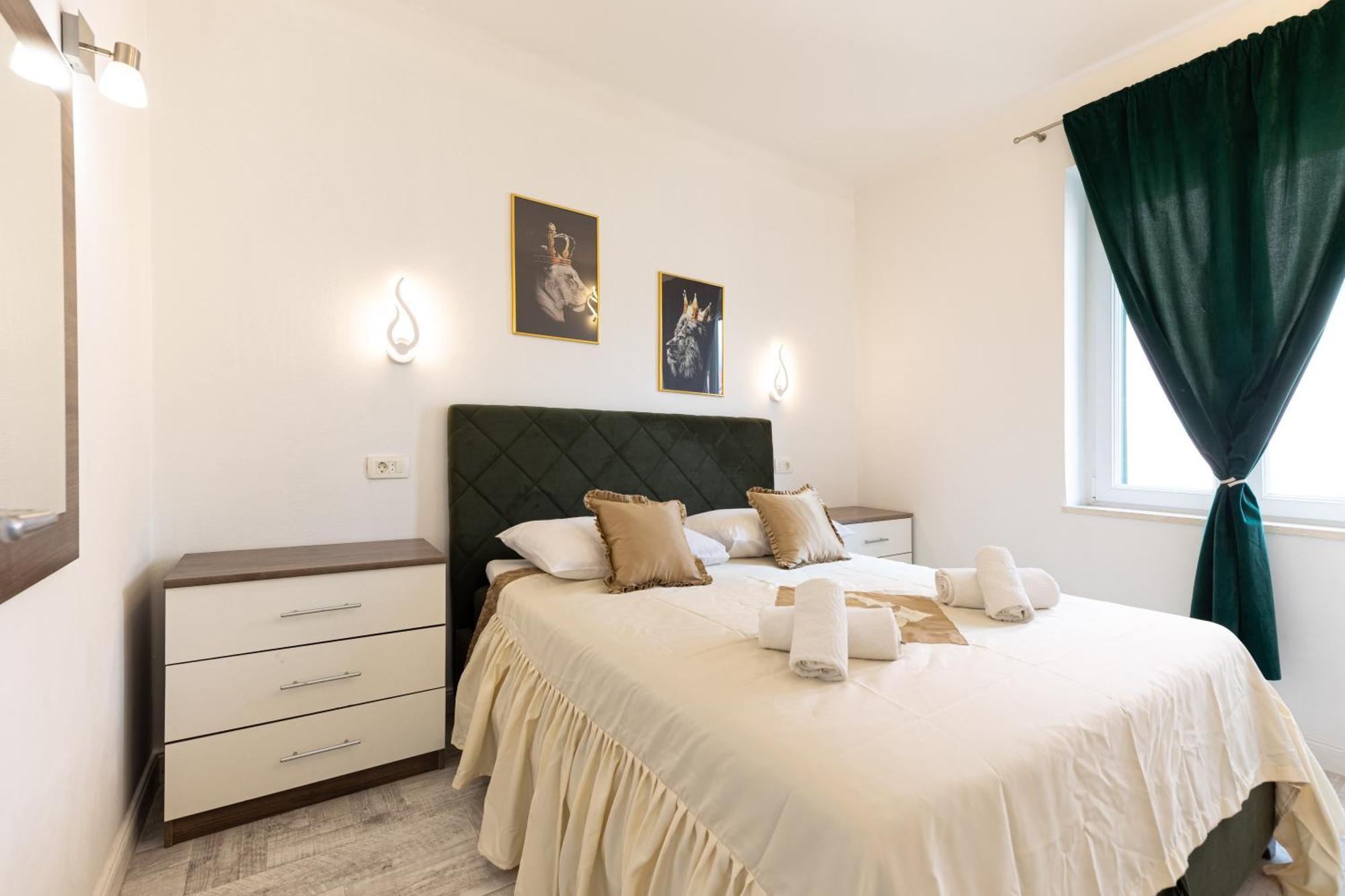 Lions Suites Split Buitenkant foto