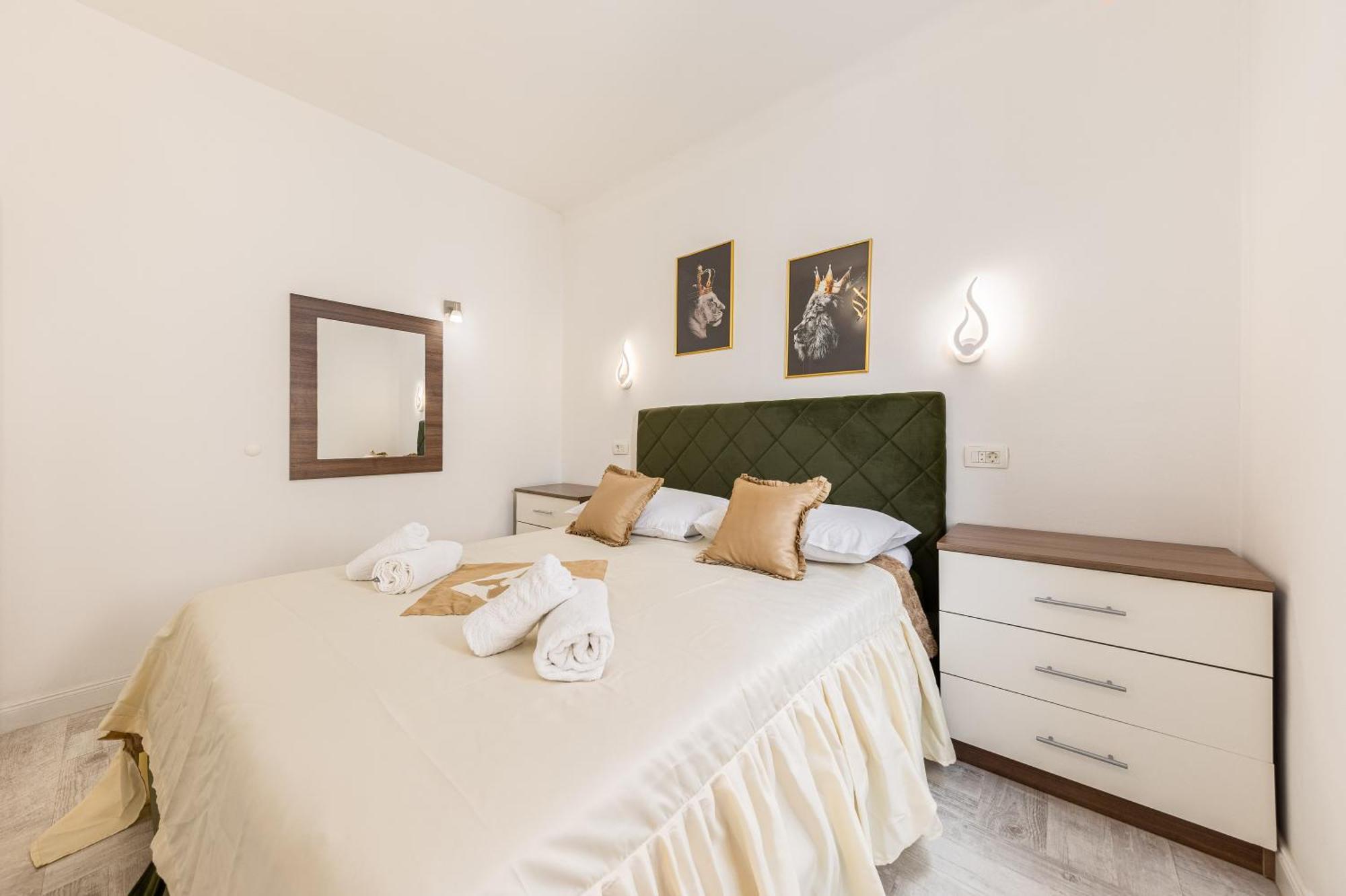 Lions Suites Split Buitenkant foto